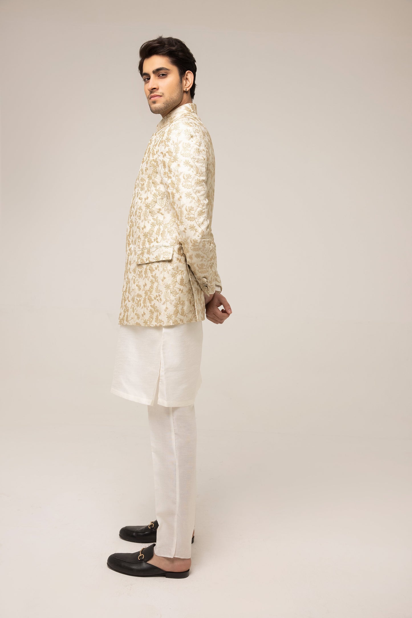 OFF-WHITE INTRICATE EMBROIDERED PRINCE COAT WITH INNER SUIT